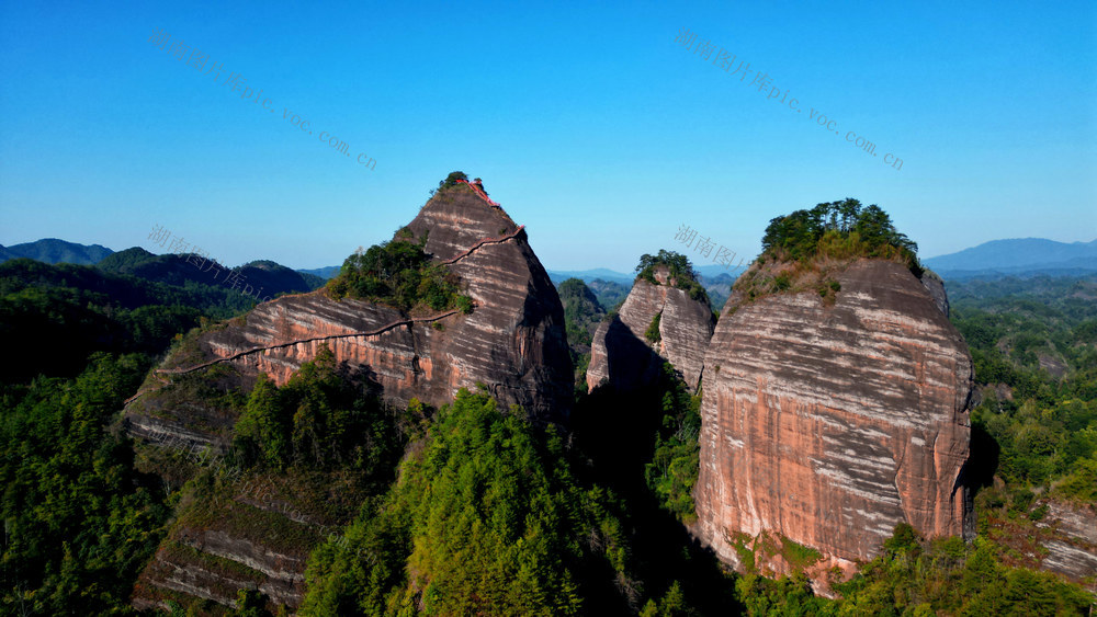 通道 万佛 山 美景 引 游客