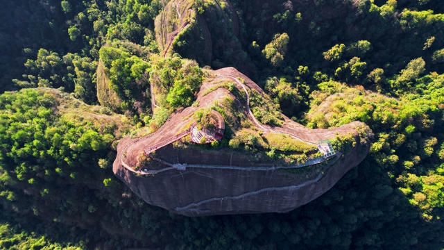 通道 万佛 山 美景 引 游客