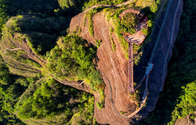 通道 万佛 山 美景 引 游客