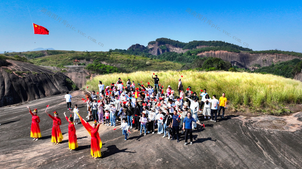 湖南  郴州  苏仙区  飞天山  丹霞之心  丹霞心  中国情  快闪  无人机   五星红旗  文旅  