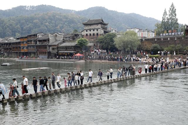 凤凰 古城 沱江 游客 游玩 民俗 美景 