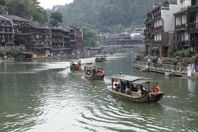 凤凰 古城 沱江 游客 游玩 民俗 美景 