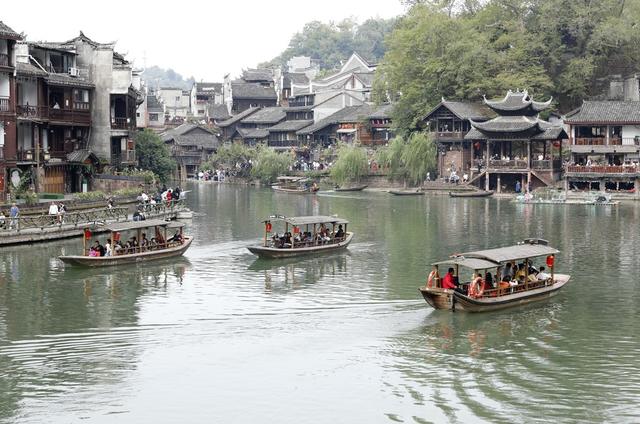 凤凰 古城 沱江 游客 游玩 民俗 美景 