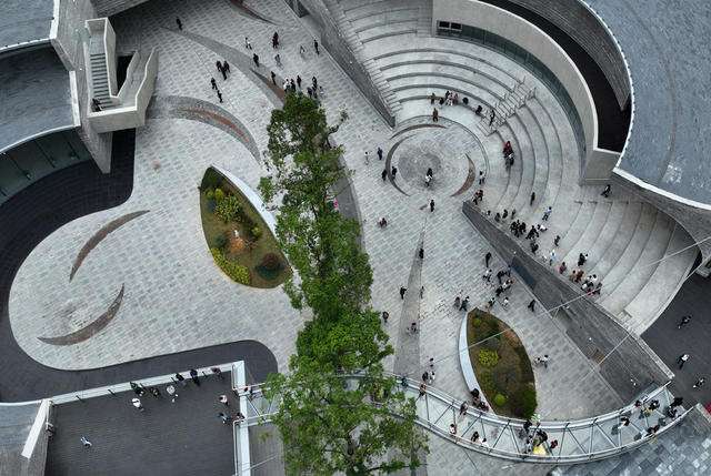 博物馆游人如织