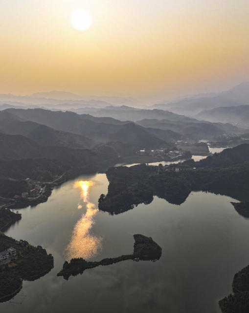 大美中国 金秋 大好河山 青山 碧水 晨雾 湿地 民居 秋景 秋色 风光 晨景