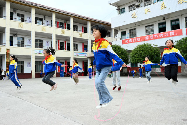 大课间 教育 跳绳 体育 运动 学生 学校 锻炼 文体 课间