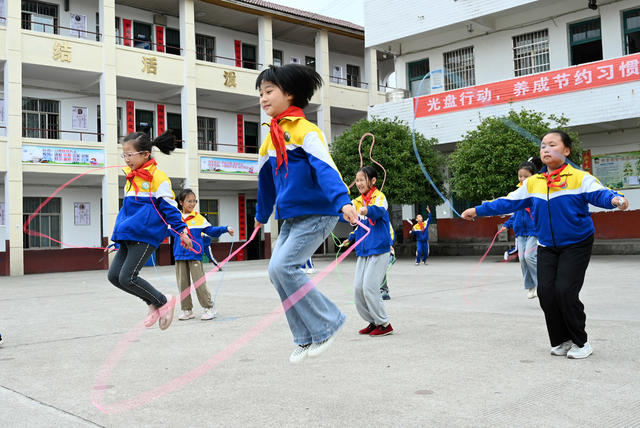 大课间 教育 跳绳 体育 运动 学生 学校 锻炼 文体 课间