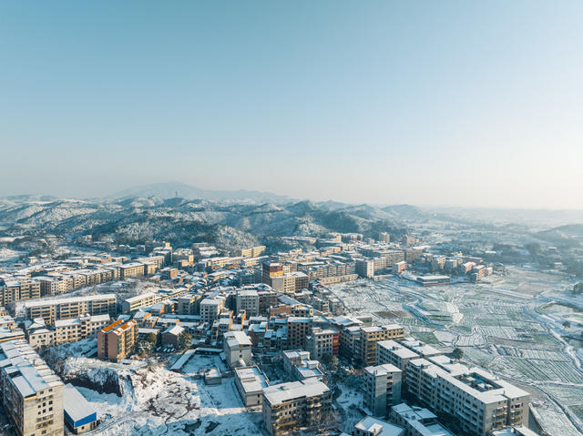 大疆御3 雪景 乡镇 无人机  原野 美景