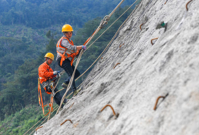 峭壁工地 生态修复