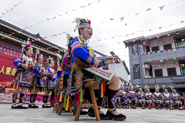 侗族 村民 庆 重阳 表演 文艺 节目