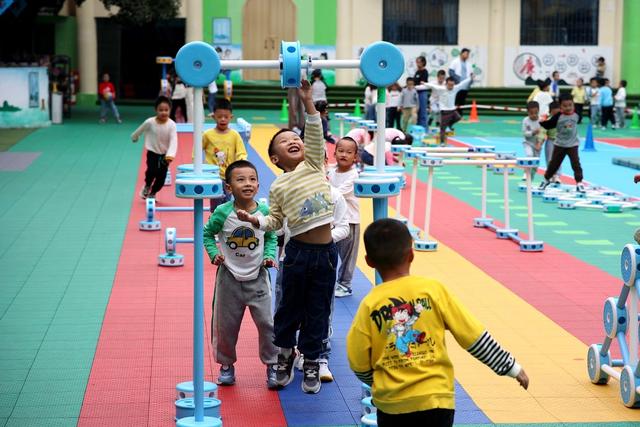 学校、课间、体育活动、运动、全民健身