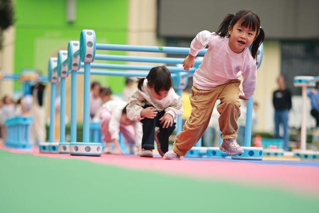 学校、课间、体育活动、运动、全民健身