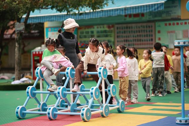 学校、课间、体育活动、运动、全民健身