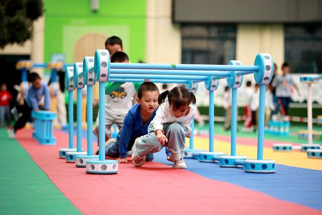 学校、课间、体育活动、运动、全民健身