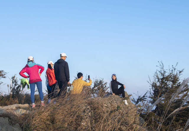湖南娄底 高山风景 龙山国家森林公园 游客