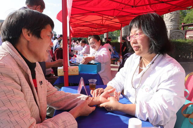 中医 义诊  廉桥药博会 弘扬中医药文化 健康