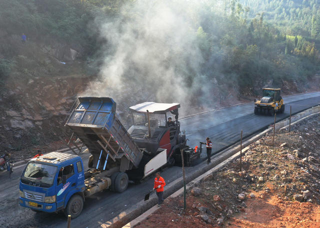 嘉禾:民生公路建设正酣