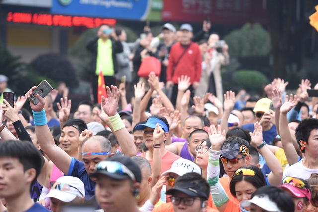 郴州：2024郴州马拉松激情开跑