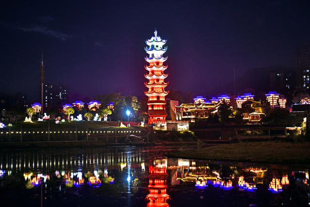 云霞 古城 灯火  九合塔 民居