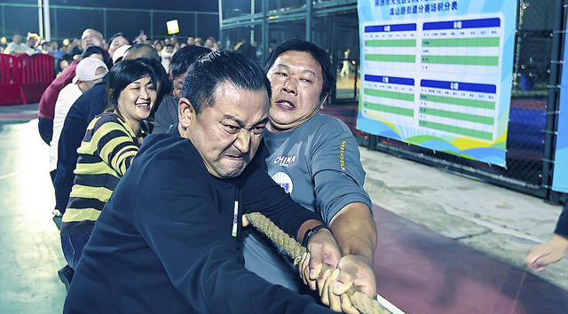 株洲市天元区  首届群众拔河比赛