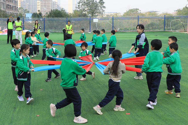 萌娃  运动会 体育  竞赛  拔河
