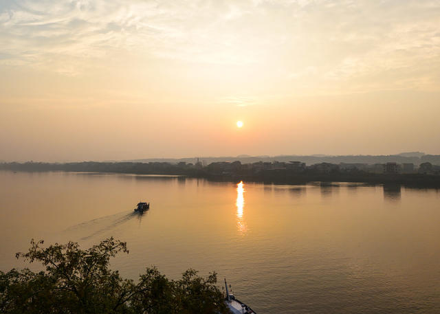 朝阳  朝霞  初冬  太阳  倒影  自然  风景  旅游