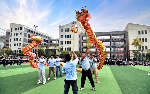 体育 课间 师生非遗  舞龙 竹竿舞 健体 成长