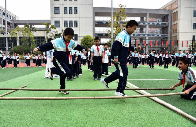 体育 课间 师生非遗  舞龙 竹竿舞 健体 成长