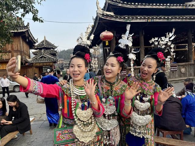 欢欢喜喜过侗年
