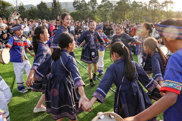  临武县：欢歌颂瑶情