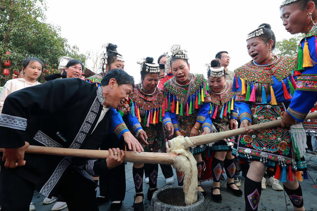 侗族同胞 欢度侗年 丰收 载歌载舞 传统节日 

