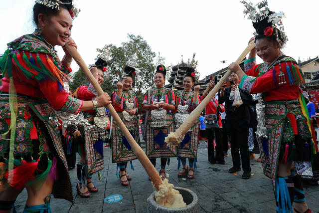 侗族同胞 欢度侗年 丰收 载歌载舞 传统节日 

