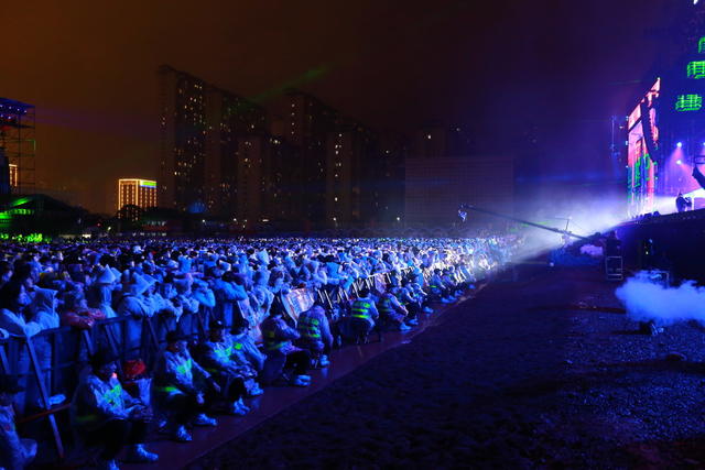 湖南  郴州  2024飞天山音乐节 
   音乐节    歌手  薛之谦  许巍 
 音乐人  麻园诗人  丢火车乐队 
 打扰一下乐团  摇滚乐队  安达组合  民族乐手 流行唱将  观众 
 视听盛宴 