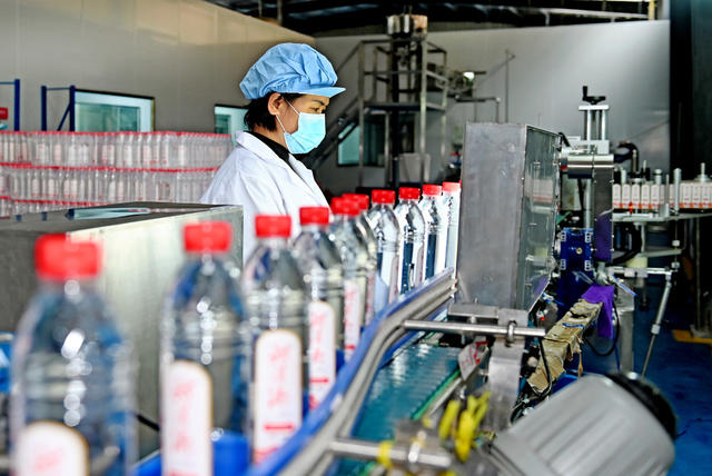 饮用水 山泉水 水 企业 生产 集体经济 乡村振兴 智能生产线 瓶装水 产业 农村