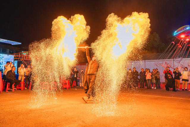 吉首市2024秋冬服装展和中俄商品暨美食博览会（当月20日至30日持续11天）  各种展演助力经销