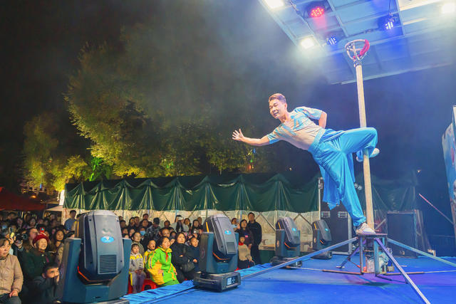 吉首市2024秋冬服装展和中俄商品暨美食博览会（当月20日至30日持续11天）  各种展演助力经销