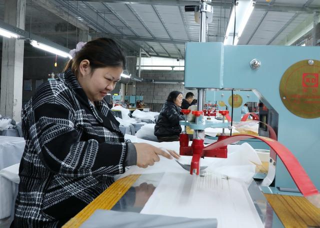 “妈妈岗“助力育儿妇女家门口就业