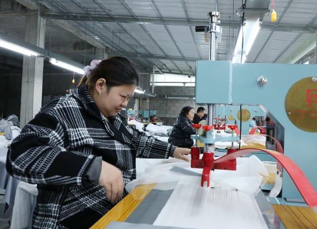 “妈妈岗“助力育儿妇女家门口就业