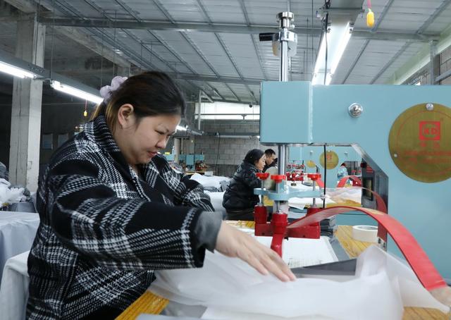 “妈妈岗“助力育儿妇女家门口就业