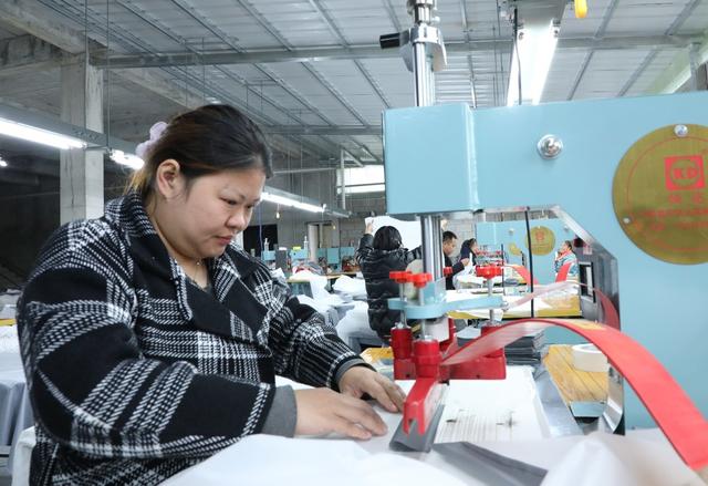 “妈妈岗“助力育儿妇女家门口就业