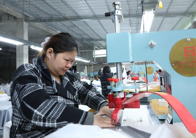 “妈妈岗“助力育儿妇女家门口就业