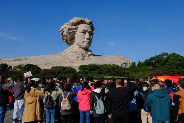 橘子洲景区，游人如织