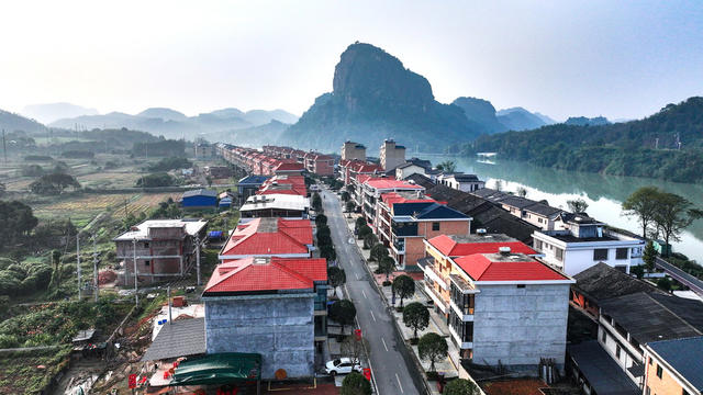 航拍  郴州市  苏仙区  飞天山  瓦窑坪  秋色  美景  金黄的稻田  心形 心窝 