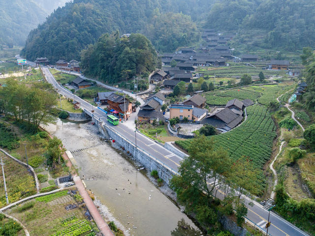 X077洽比河旅游公路 四好农村路 城乡公交