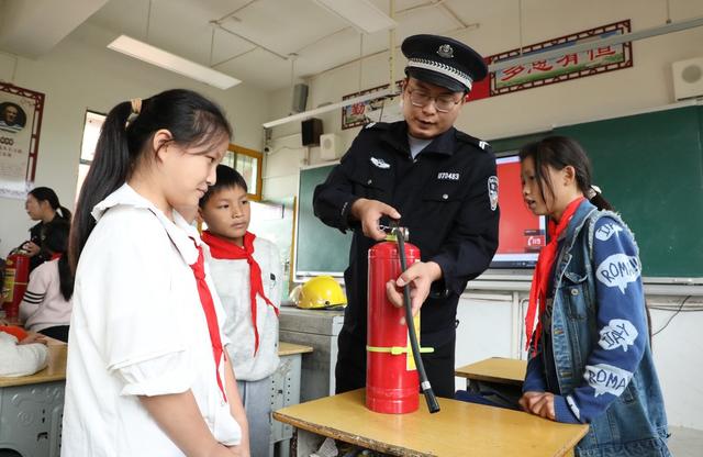   消防知识进校园