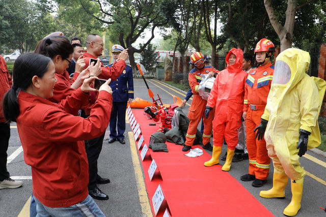 工厂员工 消防服装 职业特点
