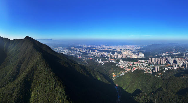 航拍  林中之城  郴州  湖南南部  林邑  山清水秀  自然爱好者  生态优势   文旅名片 生态  人与自然和谐共生  绿色发展  