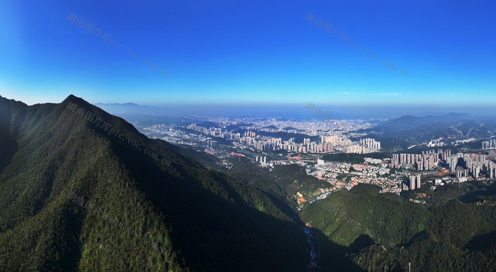 航拍  林中之城  郴州  湖南南部  林邑  山清水秀  自然爱好者  生态优势   文旅名片 生态  人与自然和谐共生  绿色发展  