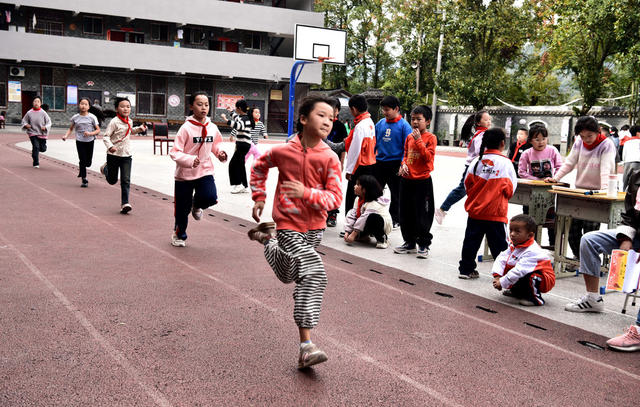 运动 学生 锻炼  体质 身心 成长