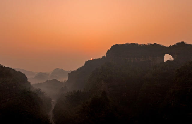 苏仙区飞天山 晨曦 穿坦 画